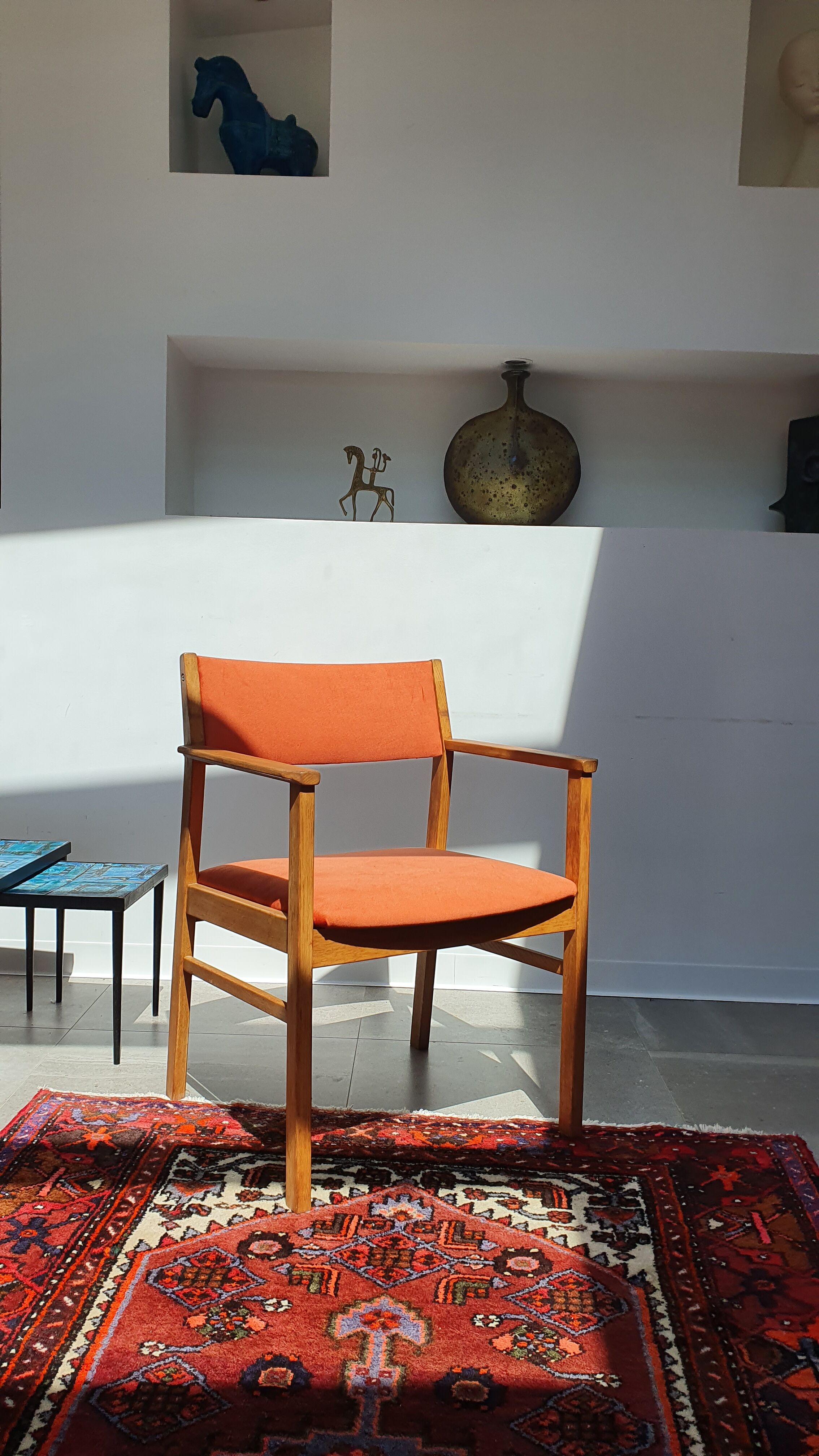 Armchair in solid oak velvet terracota