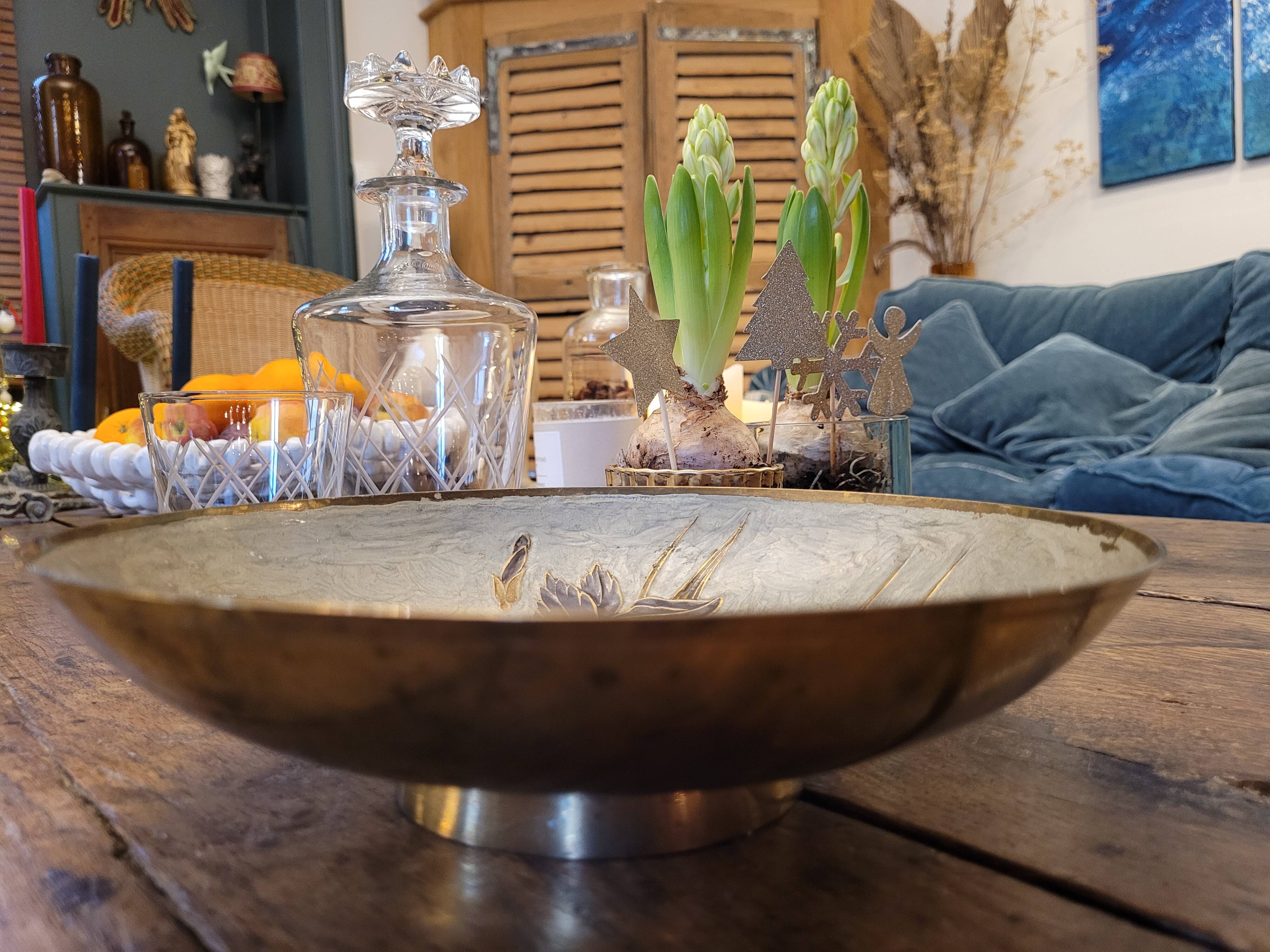 Empty partitioned brass pocket