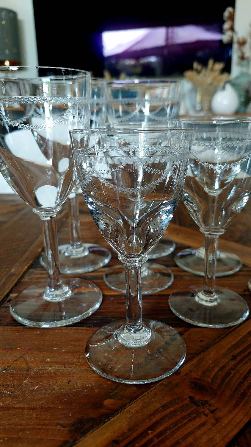 Lot de 8 verres en cristal gravé – Style Louis XVI