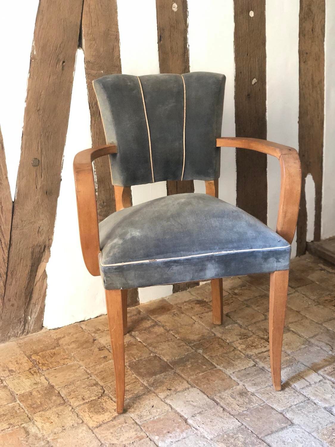 Armchair bridge mustache in blue gray velvet