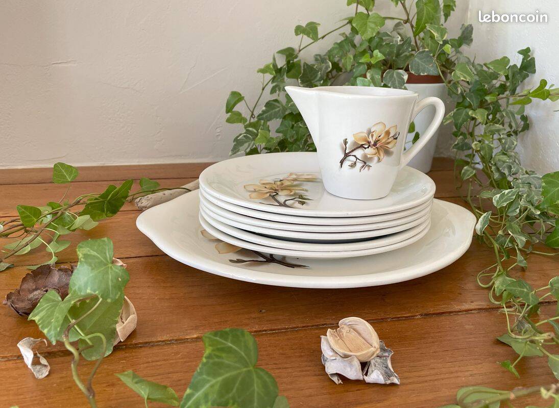 Antique cake service in Saint-Amand earthenware (Nord)