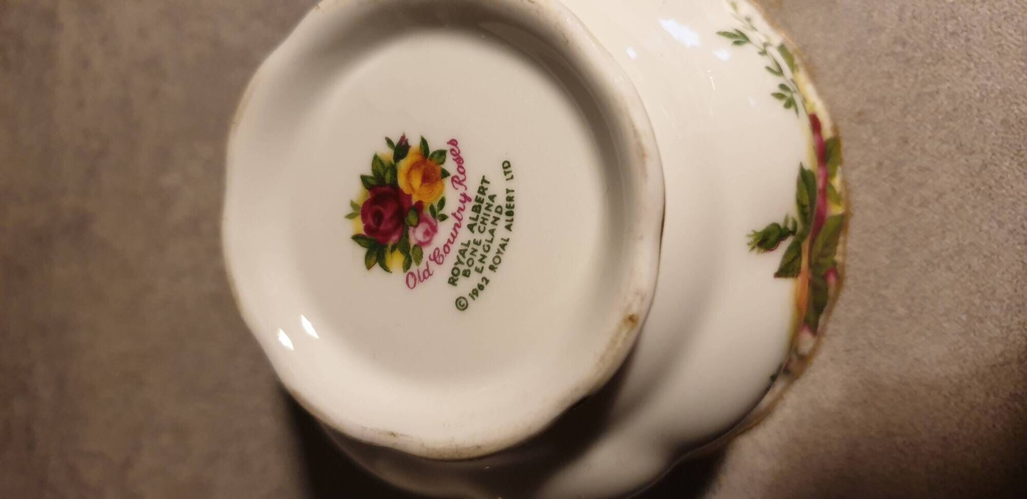 Old Country Roses fine porcelain creamer and bowl - Royal Albert -