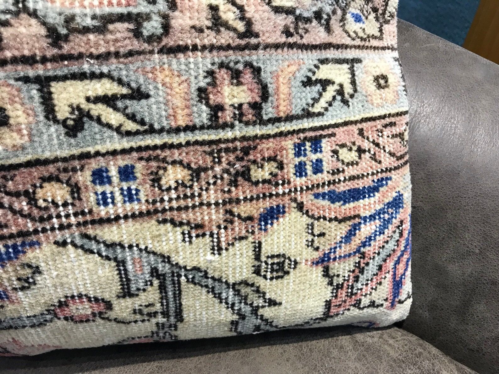 Floral Design Neutral Rug Pillow Cover 40x60cm