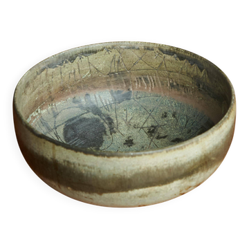 Mid-century ceramic bowl with incised decoration.