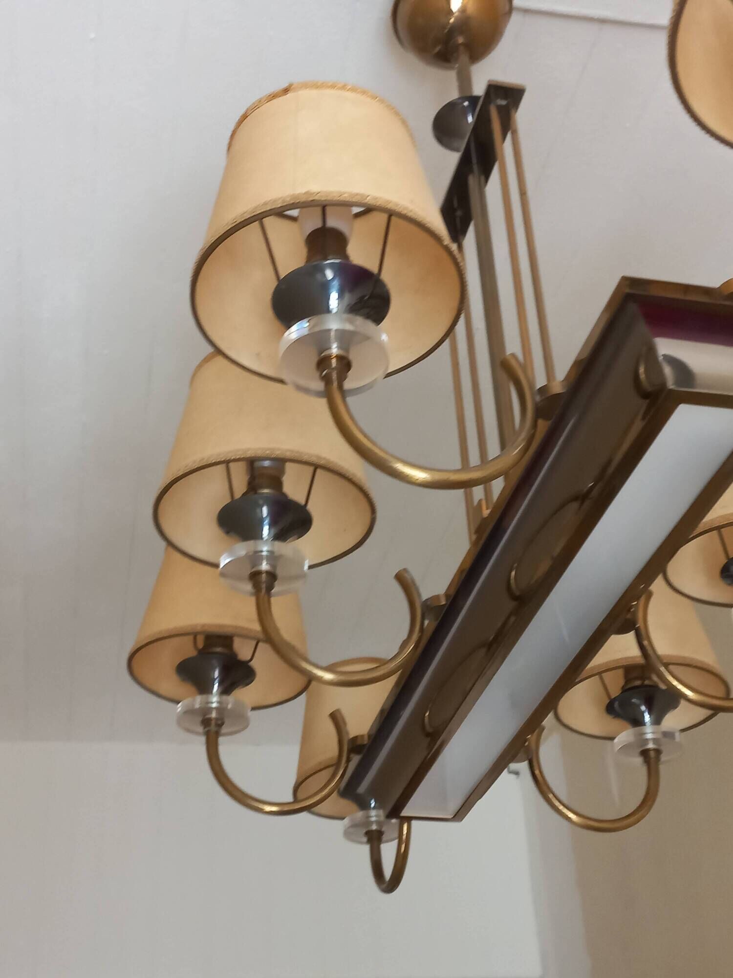 Vintage chandelier in gilded brass, chromed metal and plexiglass from the 1950s