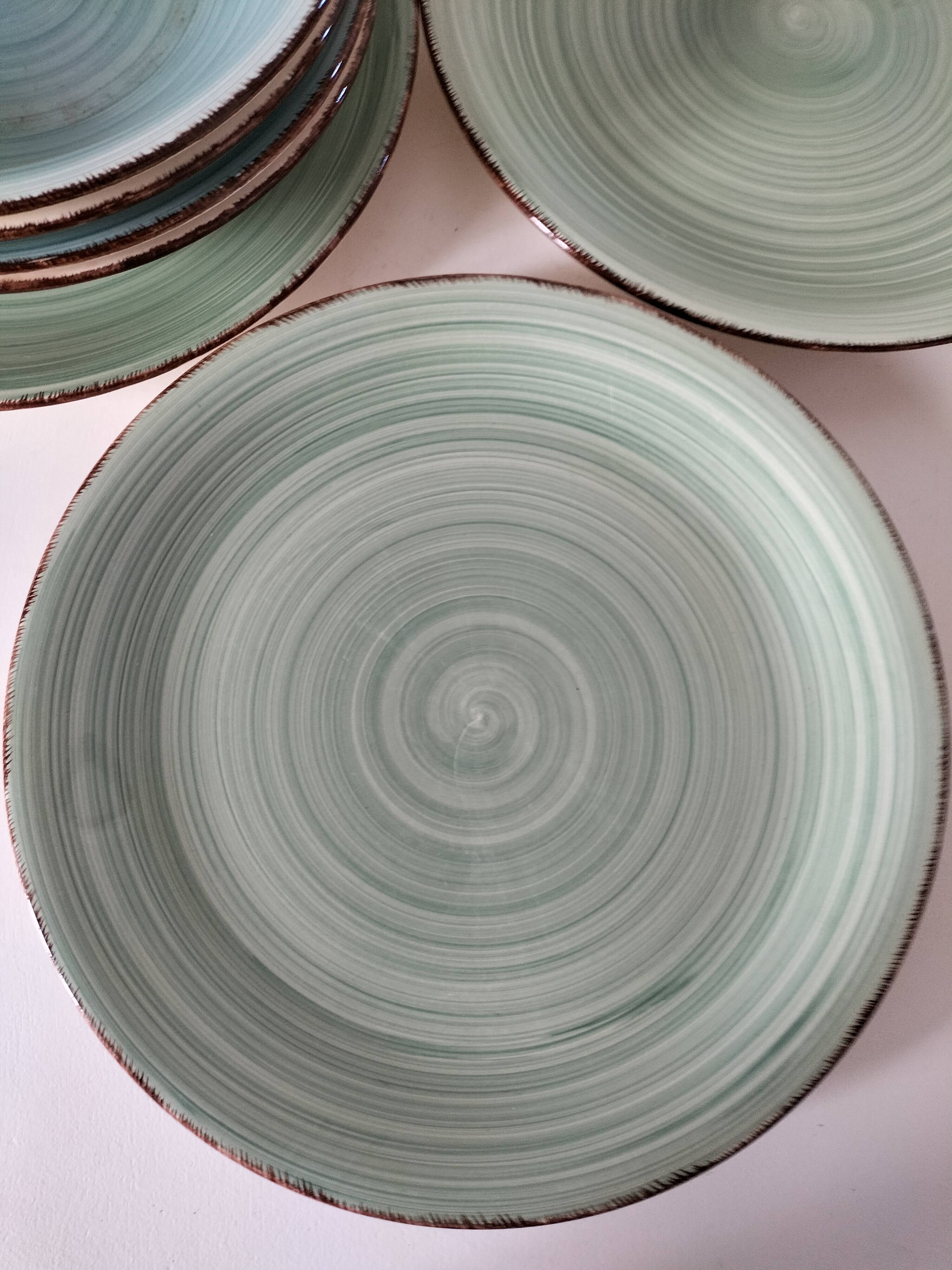 Set of 7 vintage flat and deep plates