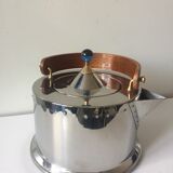 Théière kettle conçue par le designer danois carsten jorgensen en 1986