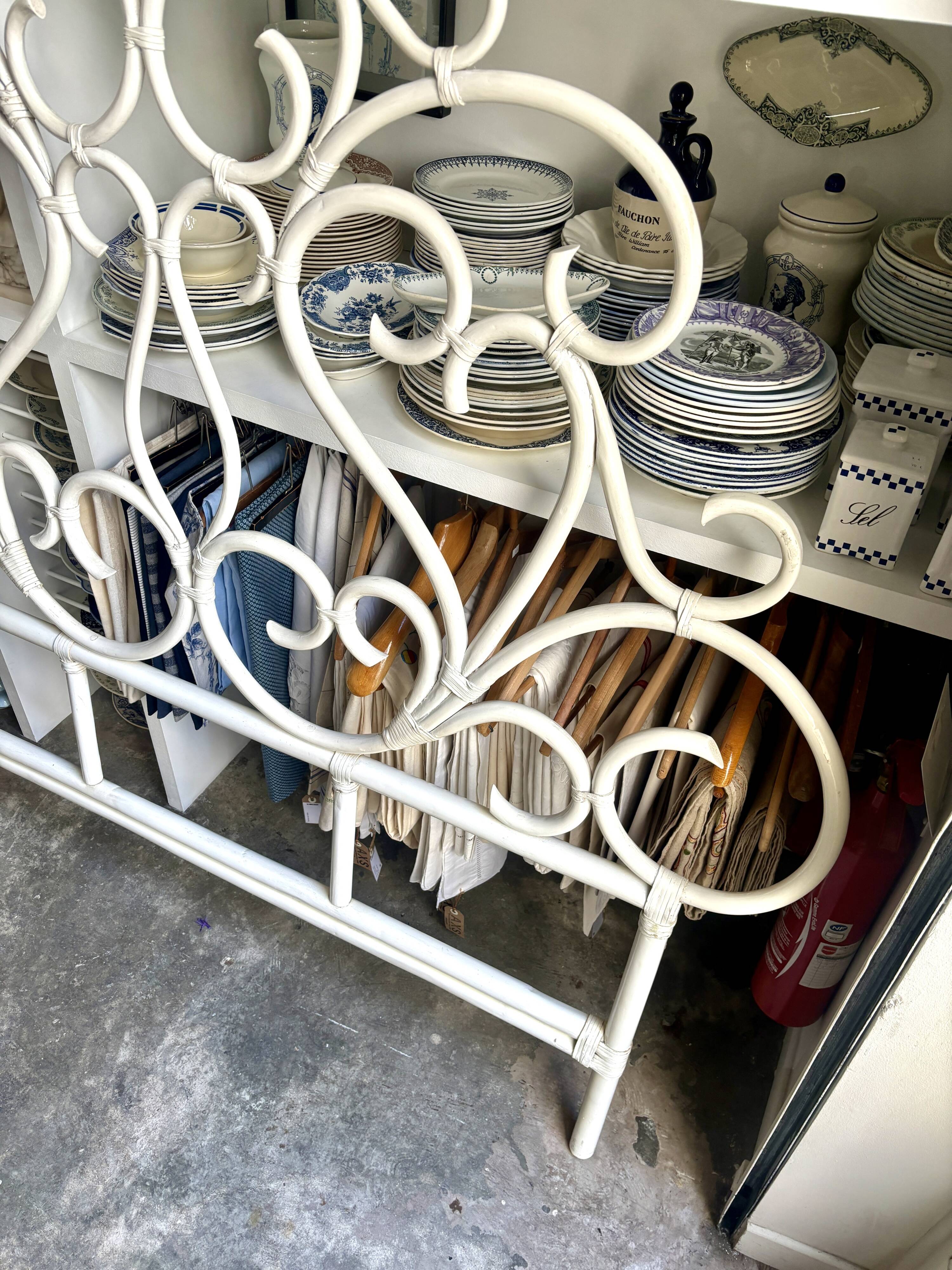 Tête de lit en bois cintré blanc