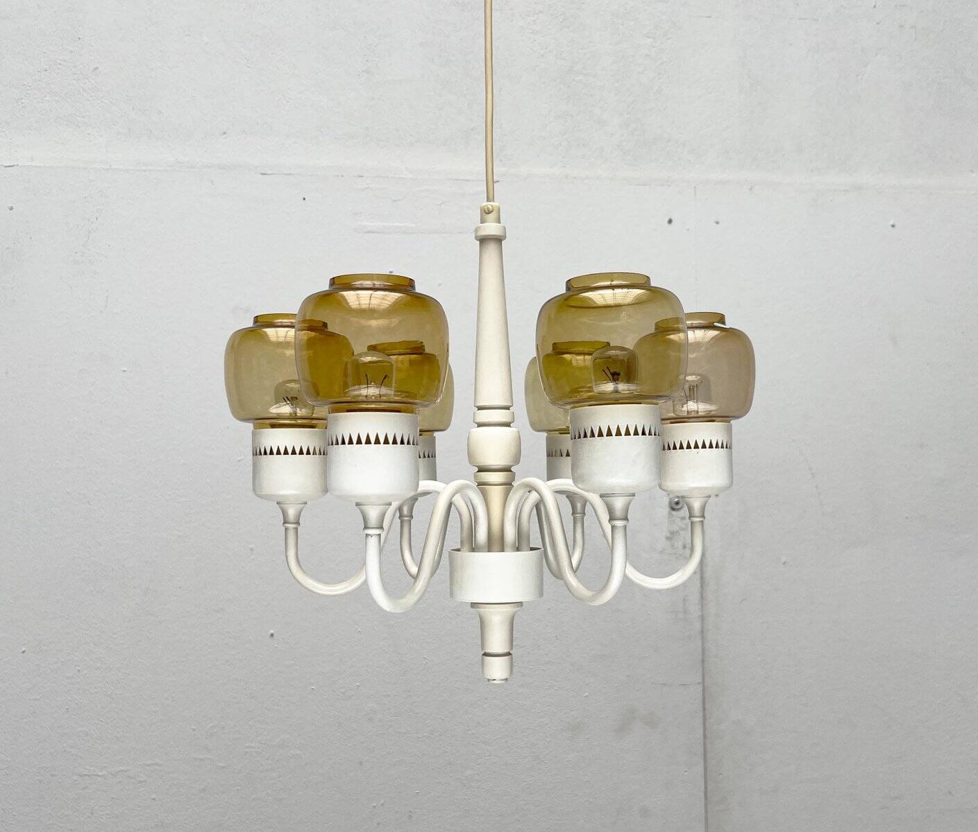 Swedish mid-century chandelier T526 with amber glass by Hans-Agne Jakobsson for Hans-Agne Jakobsson Ab, 1960s.