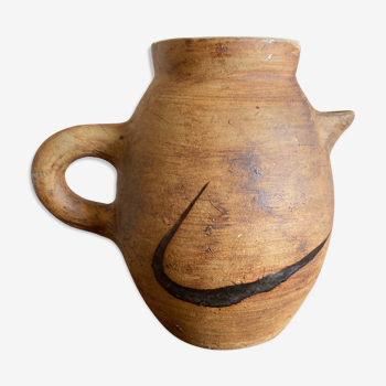 Sandstone pitcher Pottery of the Columbiar