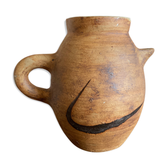 Sandstone pitcher Pottery of the Columbiar