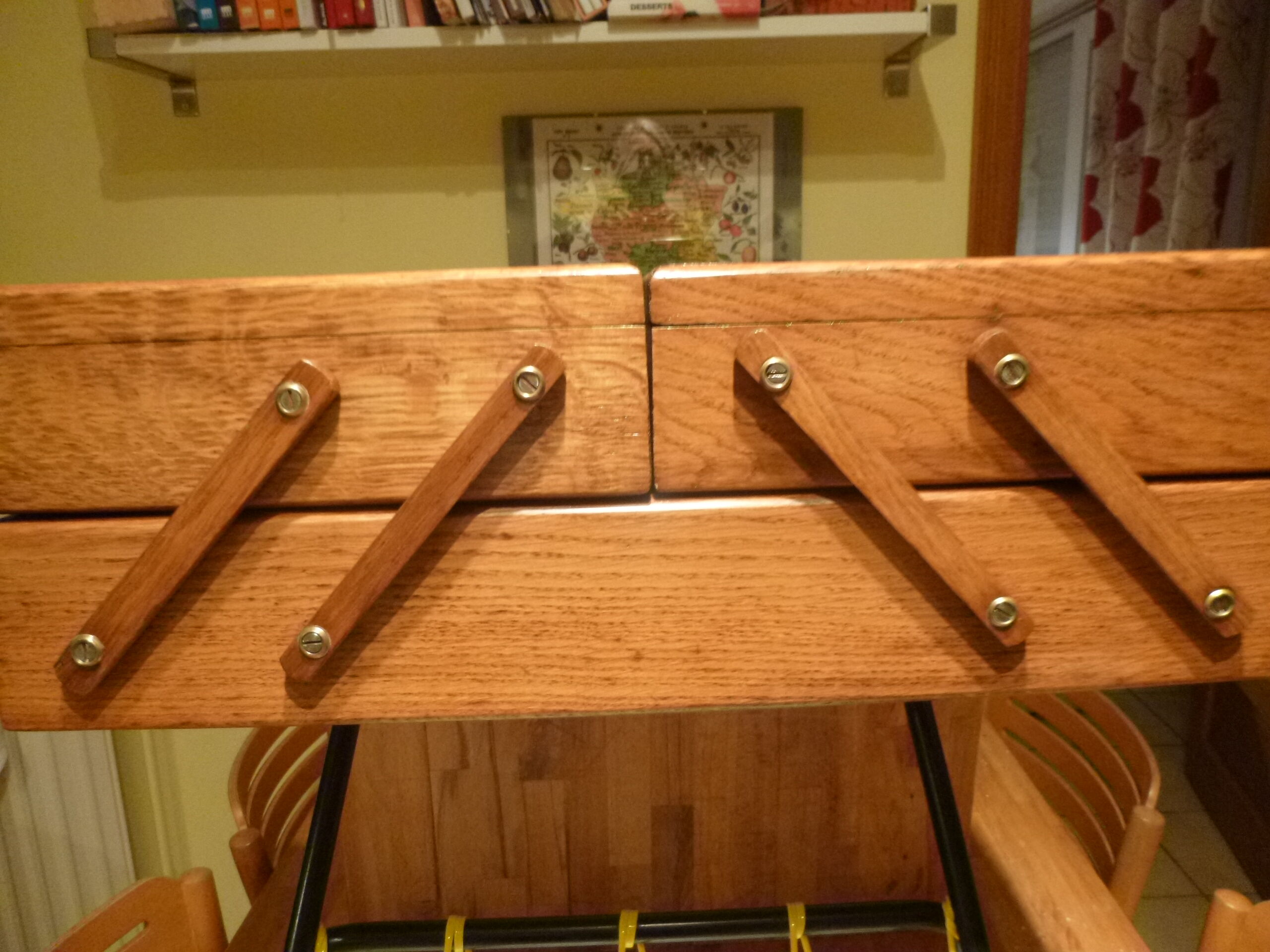 Vintage Scoubidou worker yellow