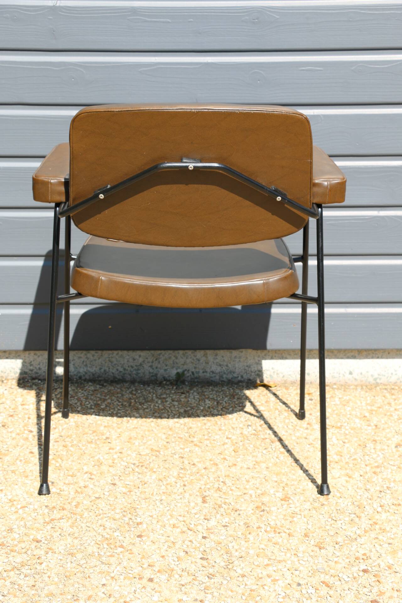 Cm197 pierre paulin armchair published by thonet