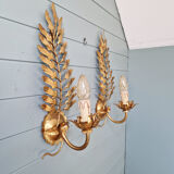 Pair of Italian wall sconces in gilded metal, Hollywood Regency style, 1970.