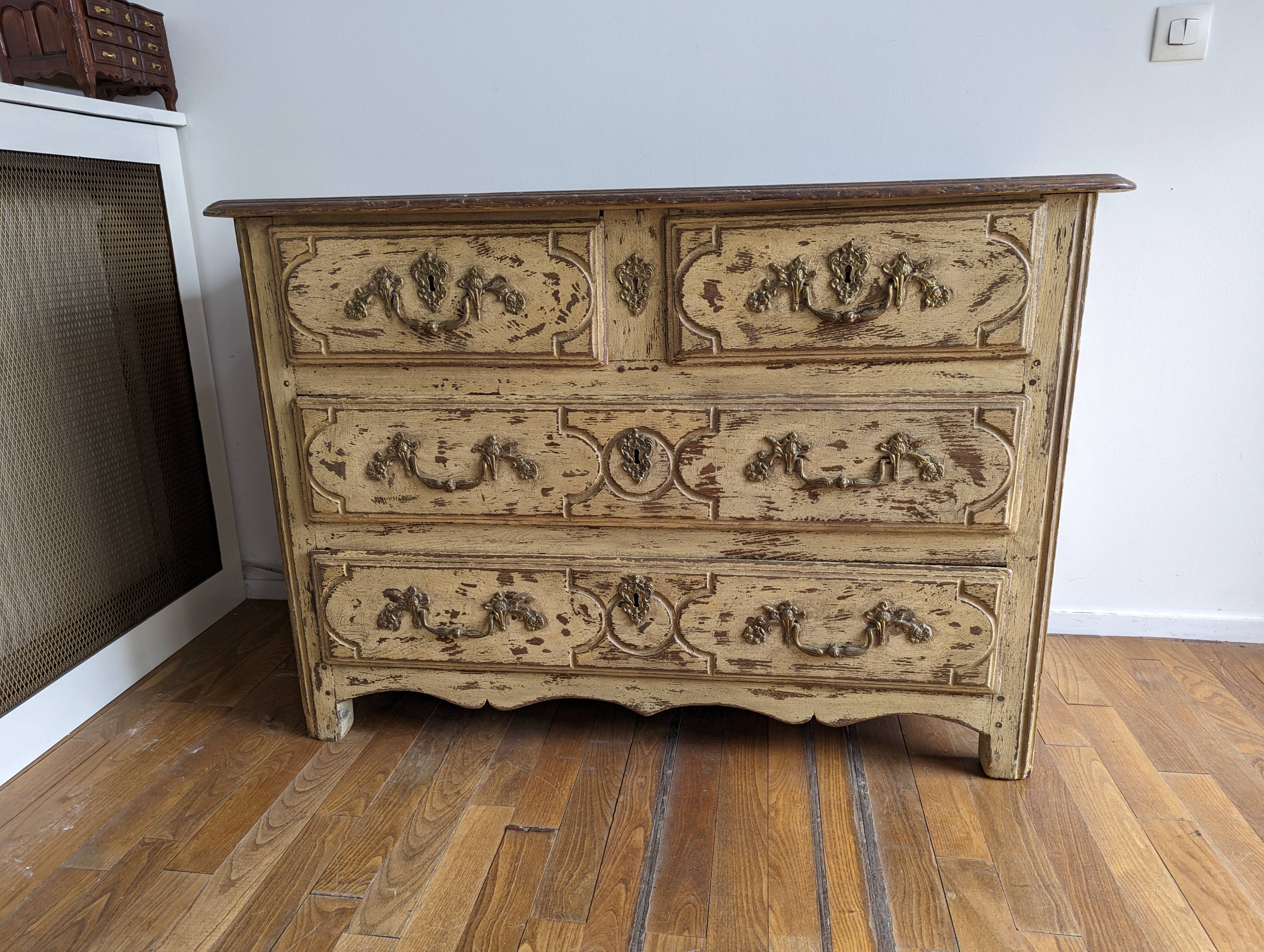 Patinated chest of drawers XVIII era