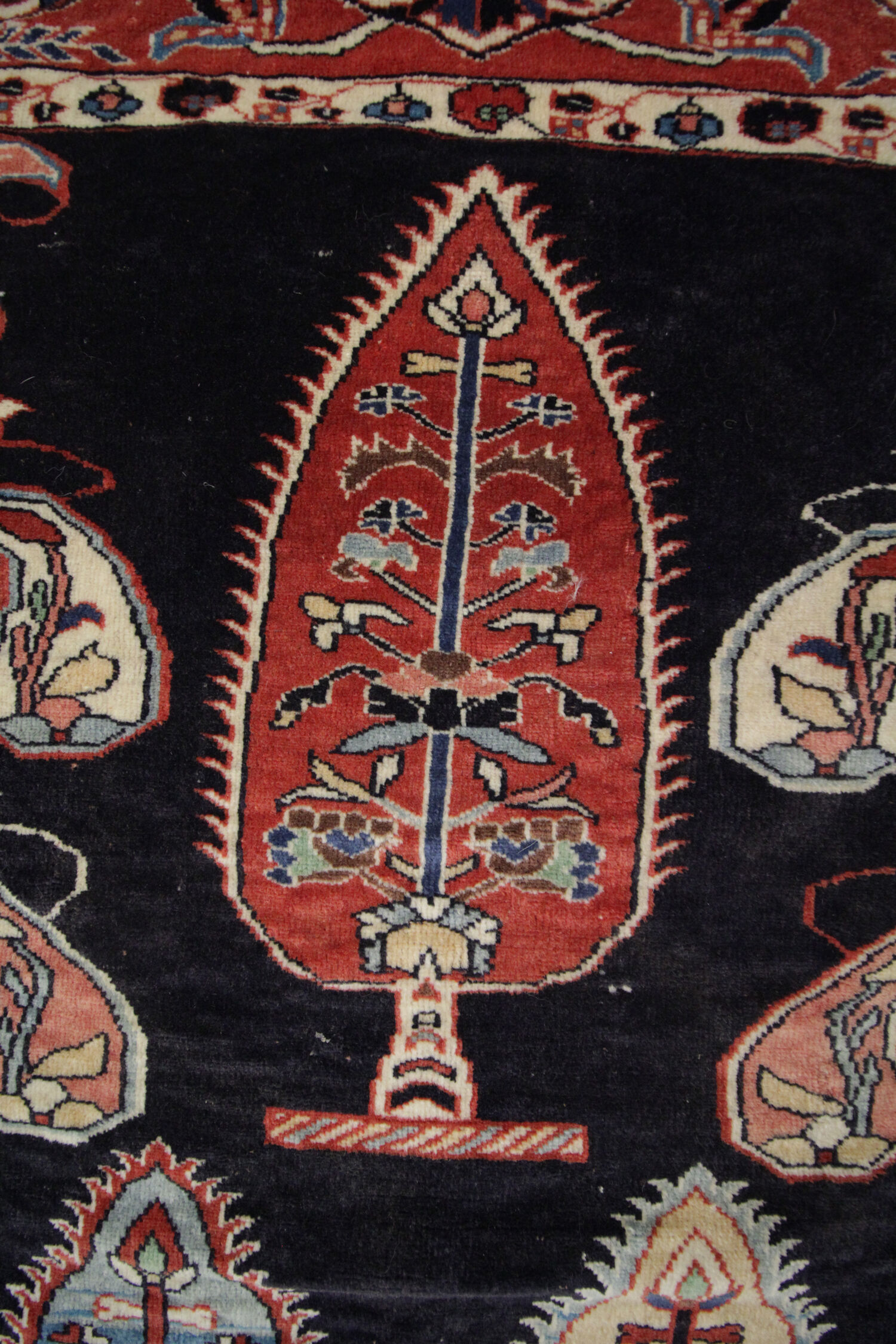 Handmade vintage persian quchan rug- 132x162cm