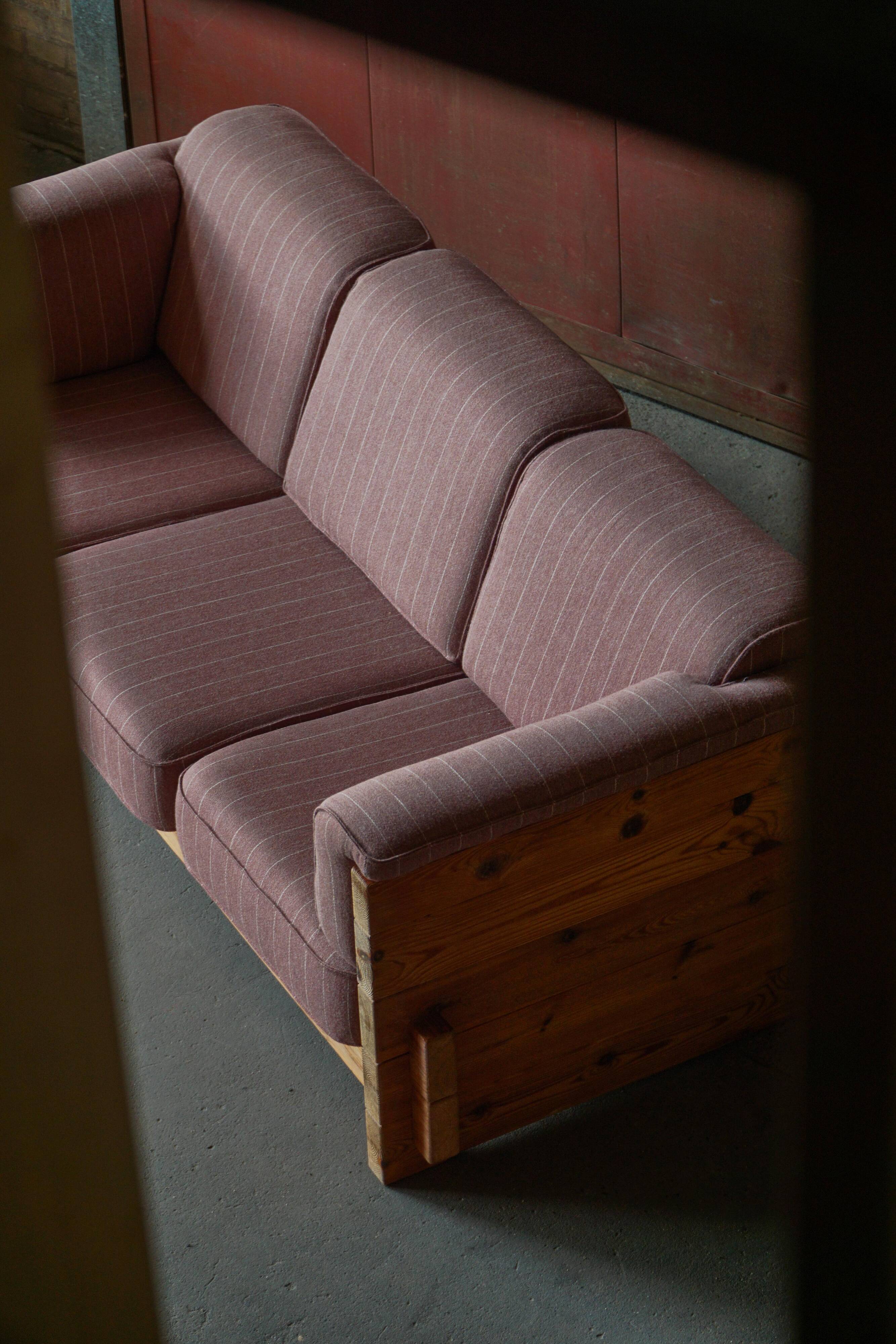 Modern Danish three-seater canapé in pomeranian pine and wool, by Christian IV, 1970s.