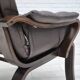 Chaise longue scandinave des années 1970 en état d'origine, cuir marron, bois courbé foncé.