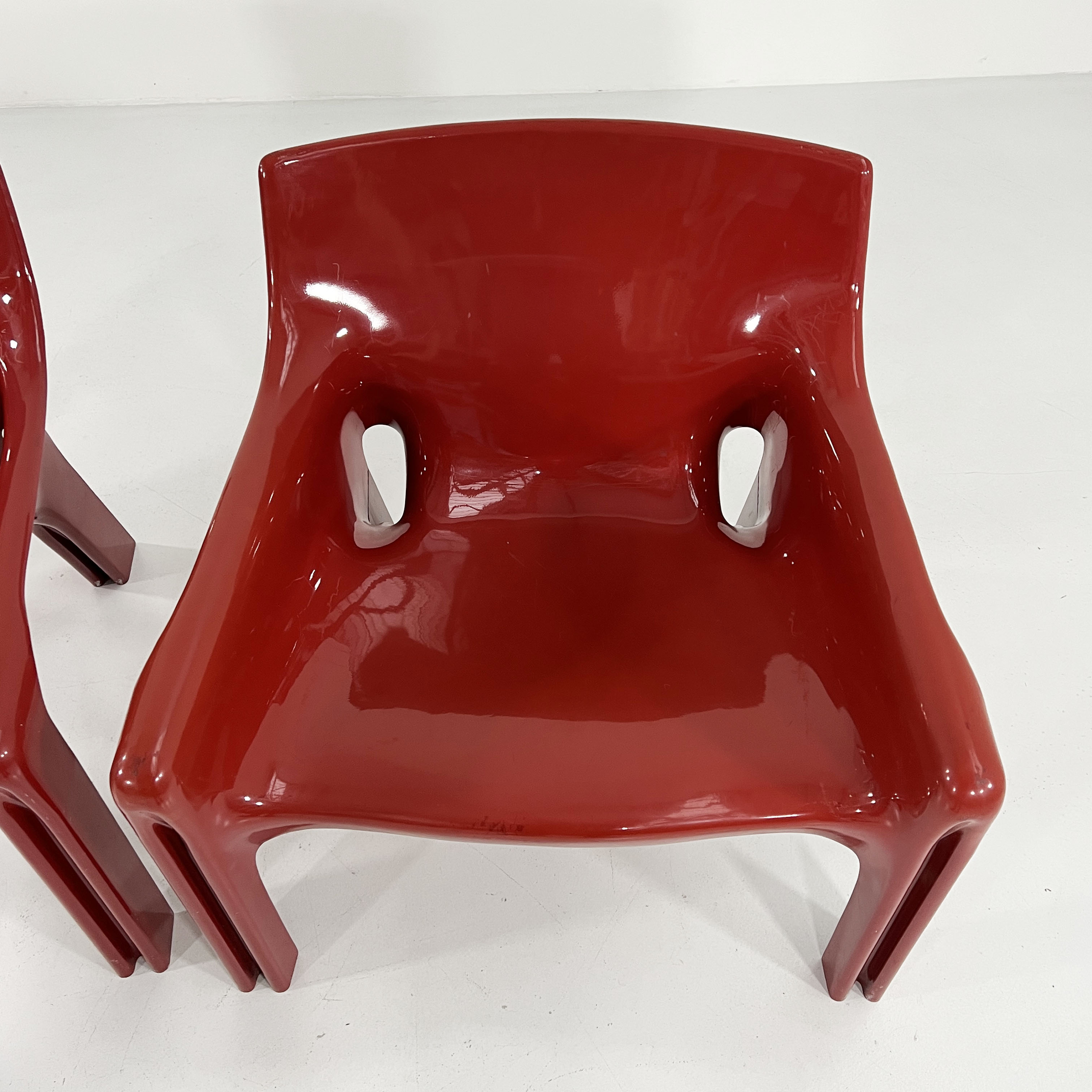 Pair of armchairs vicario bordeaux by Vico Magistretti for Artemide, 1970