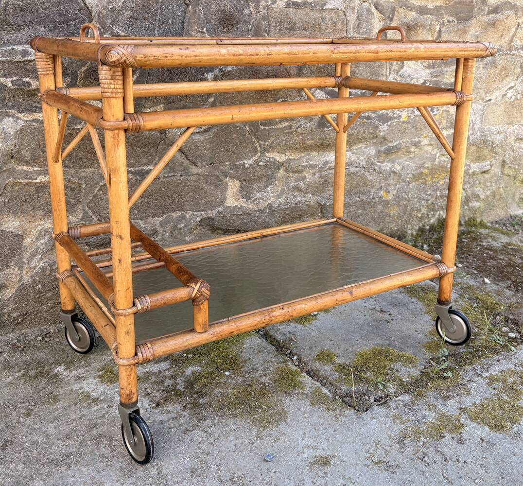 Vintage rolling dessert trolley in rattan, removable tray, Riviera style, 50s-60s.