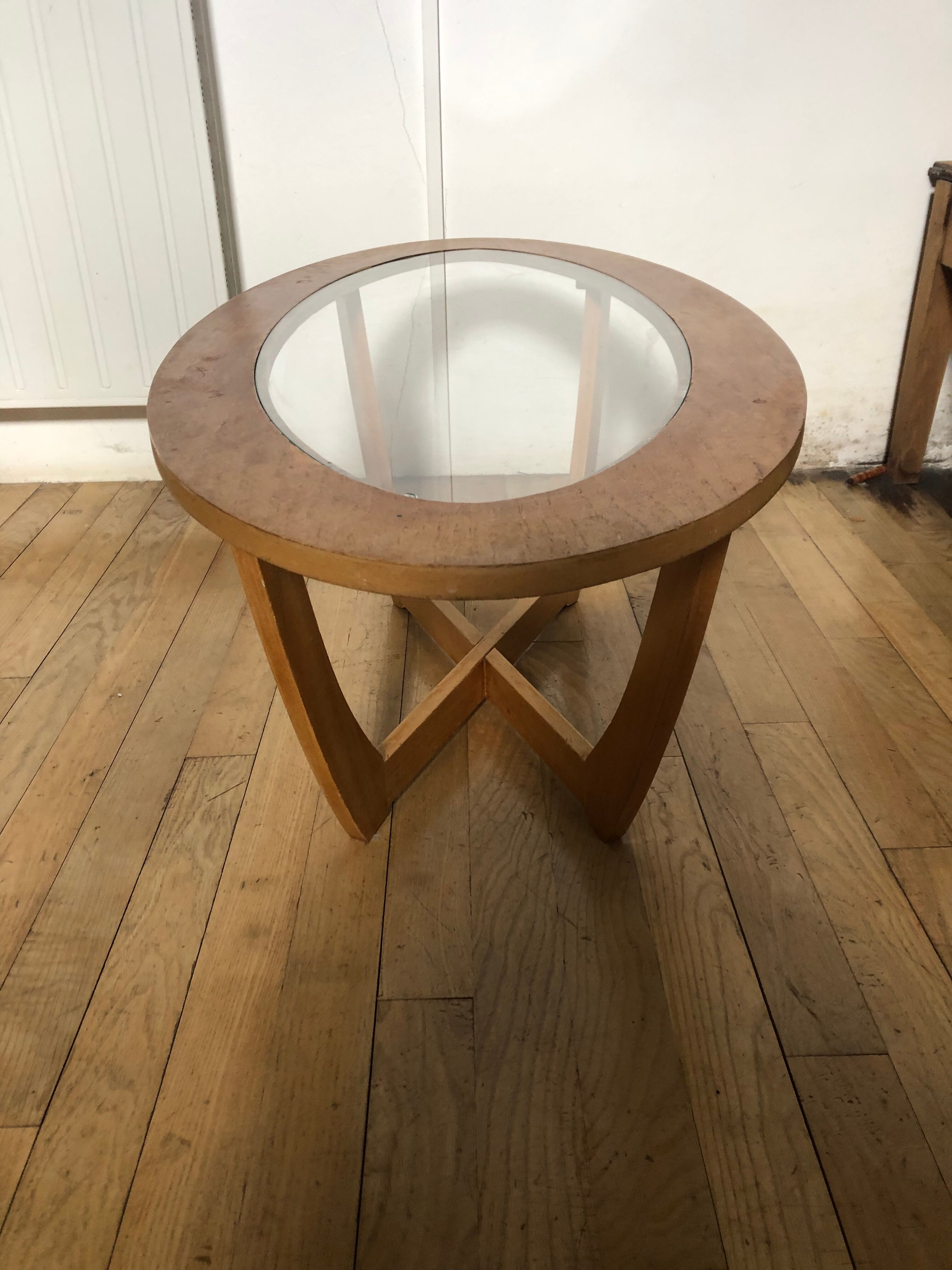 Oval coffee table