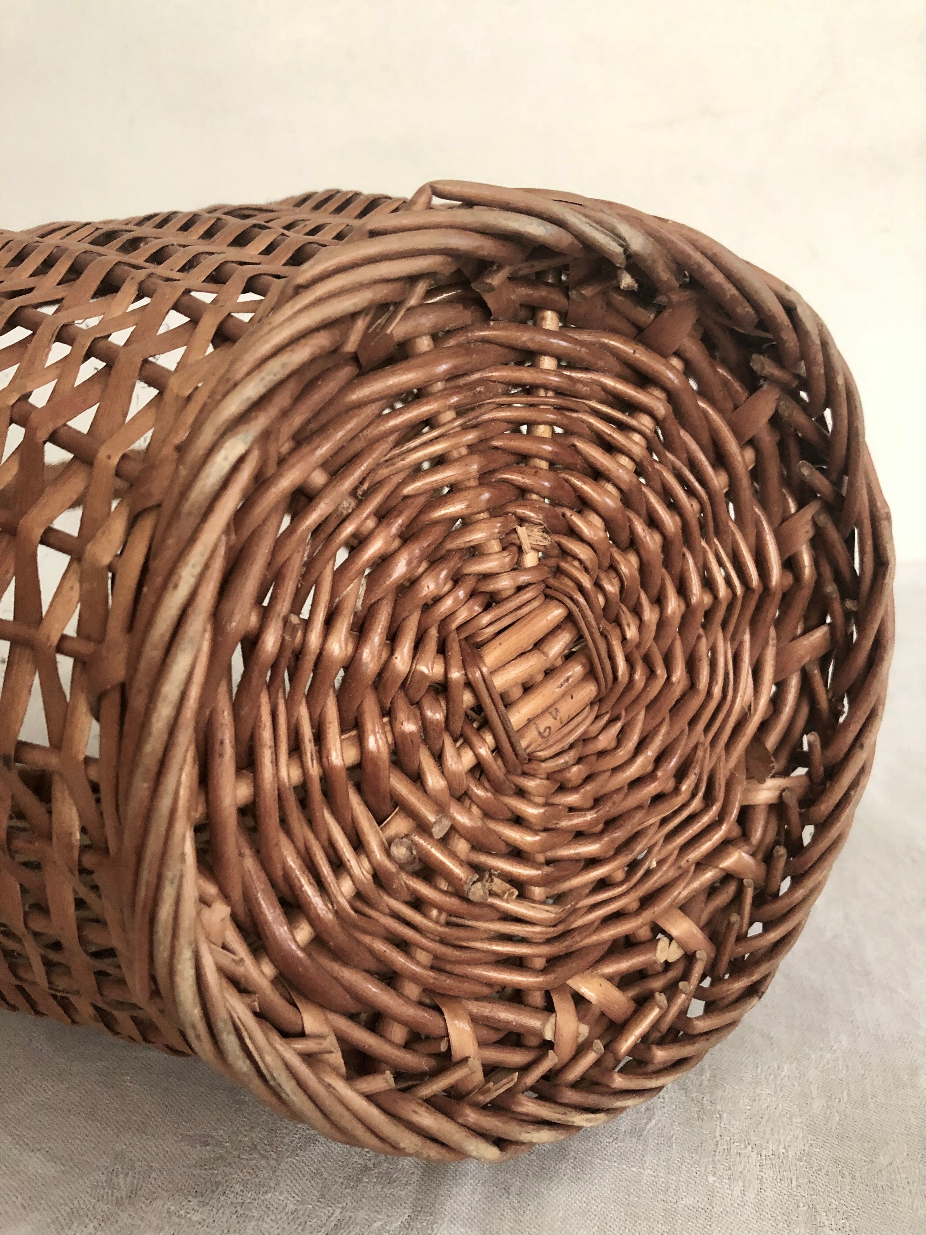Panier en osier tressé