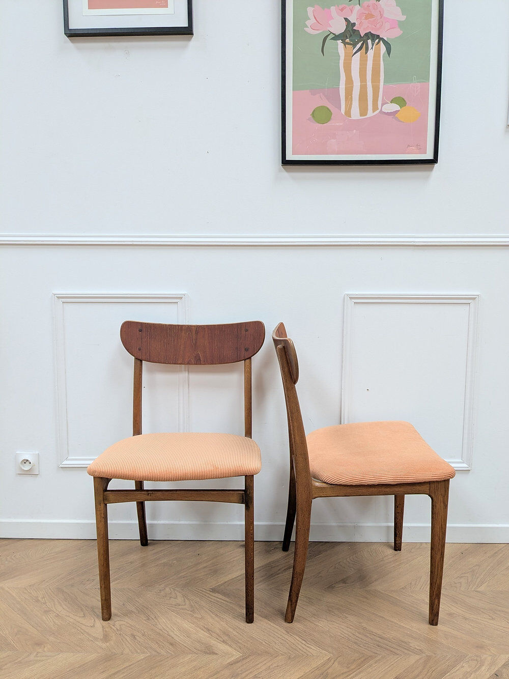 Set of 2 vintage chairs