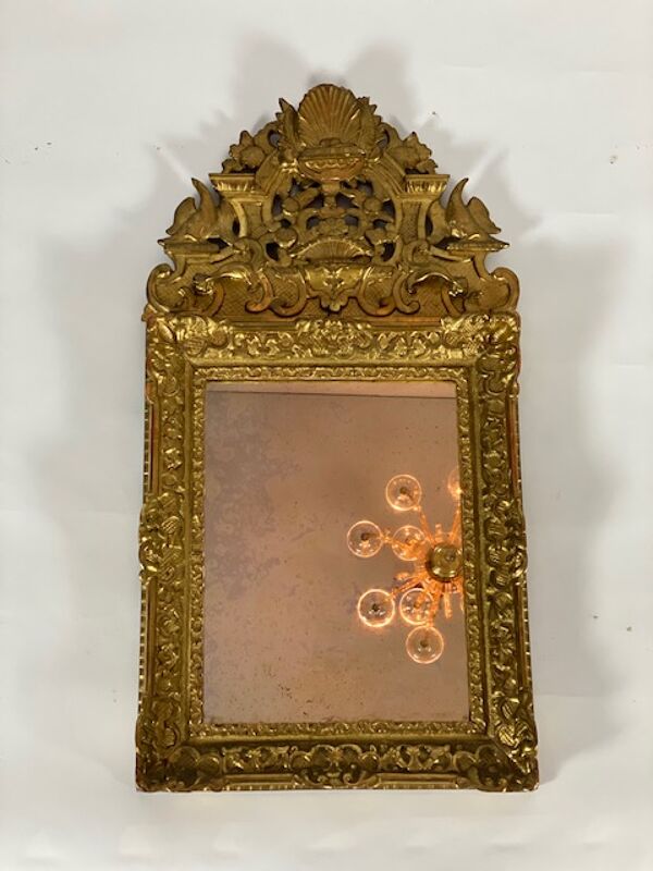 Miroir régence en bois sculpté doré début XVIIIème siècle