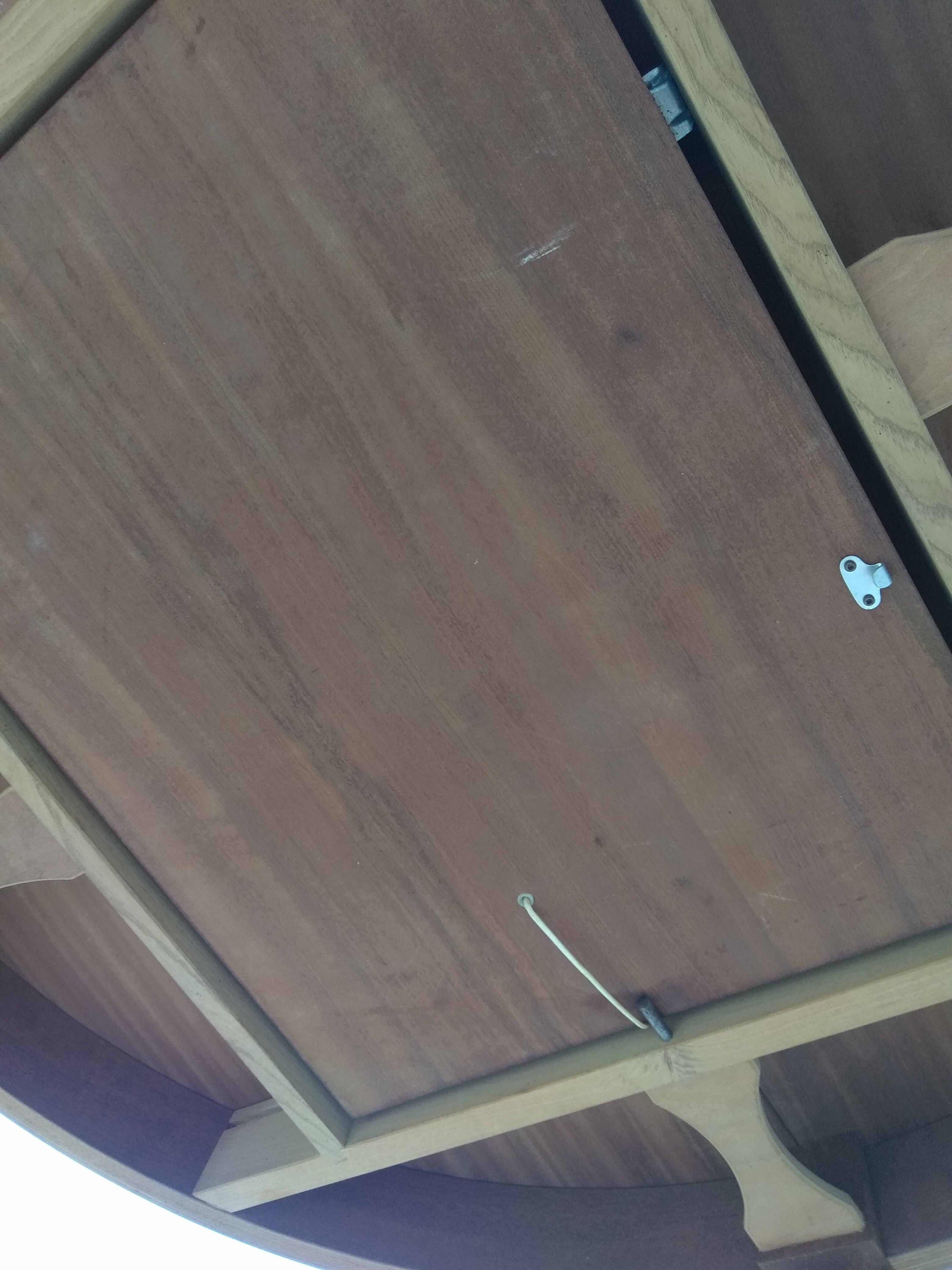 Scandinavian round table