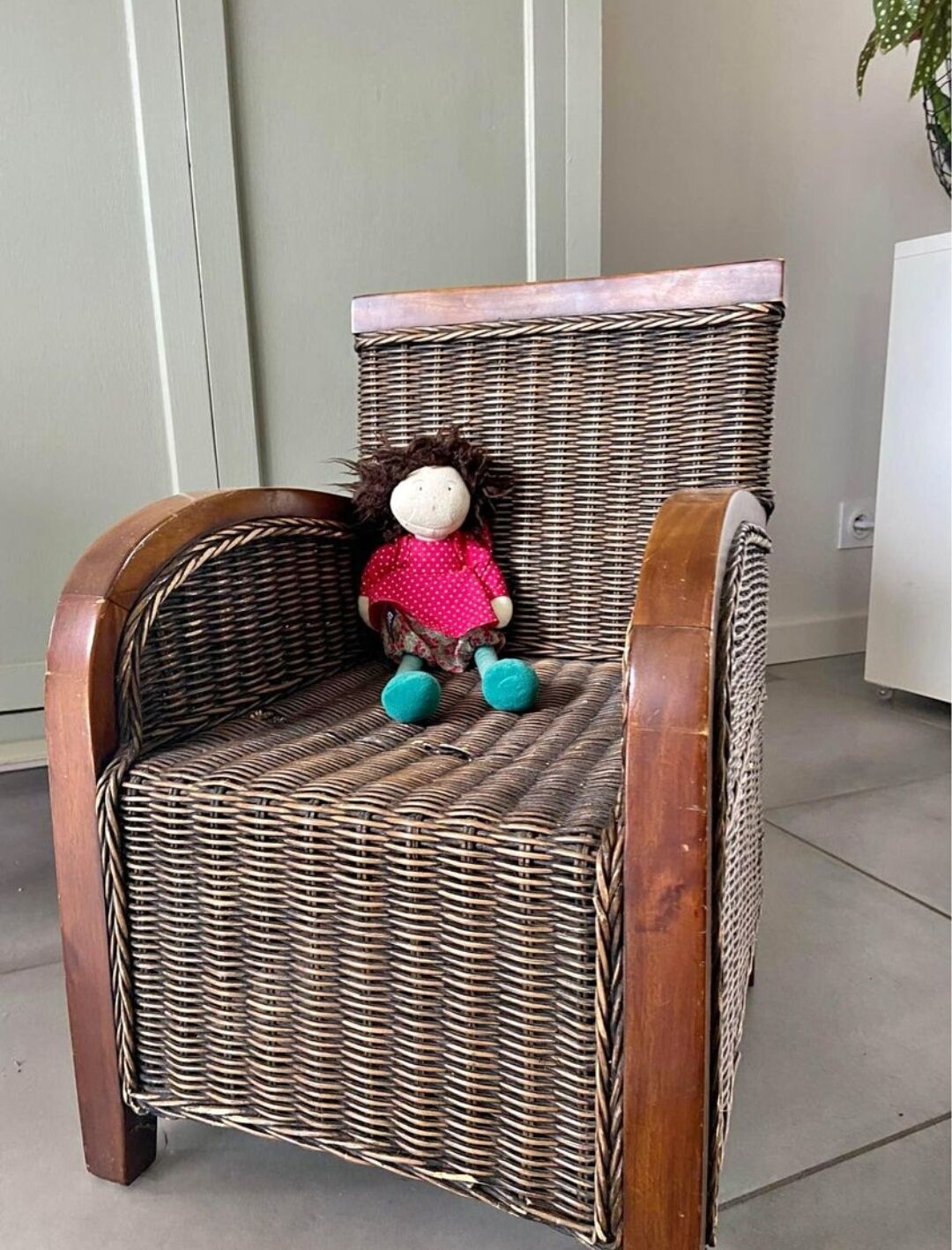 Wicker armchair and wood for children