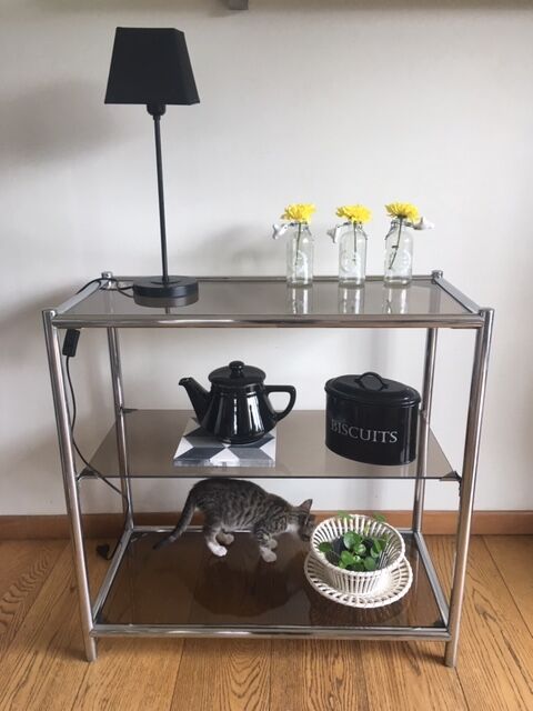 Stretch console glass and chrome