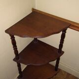 Etagère d’angle sur pieds