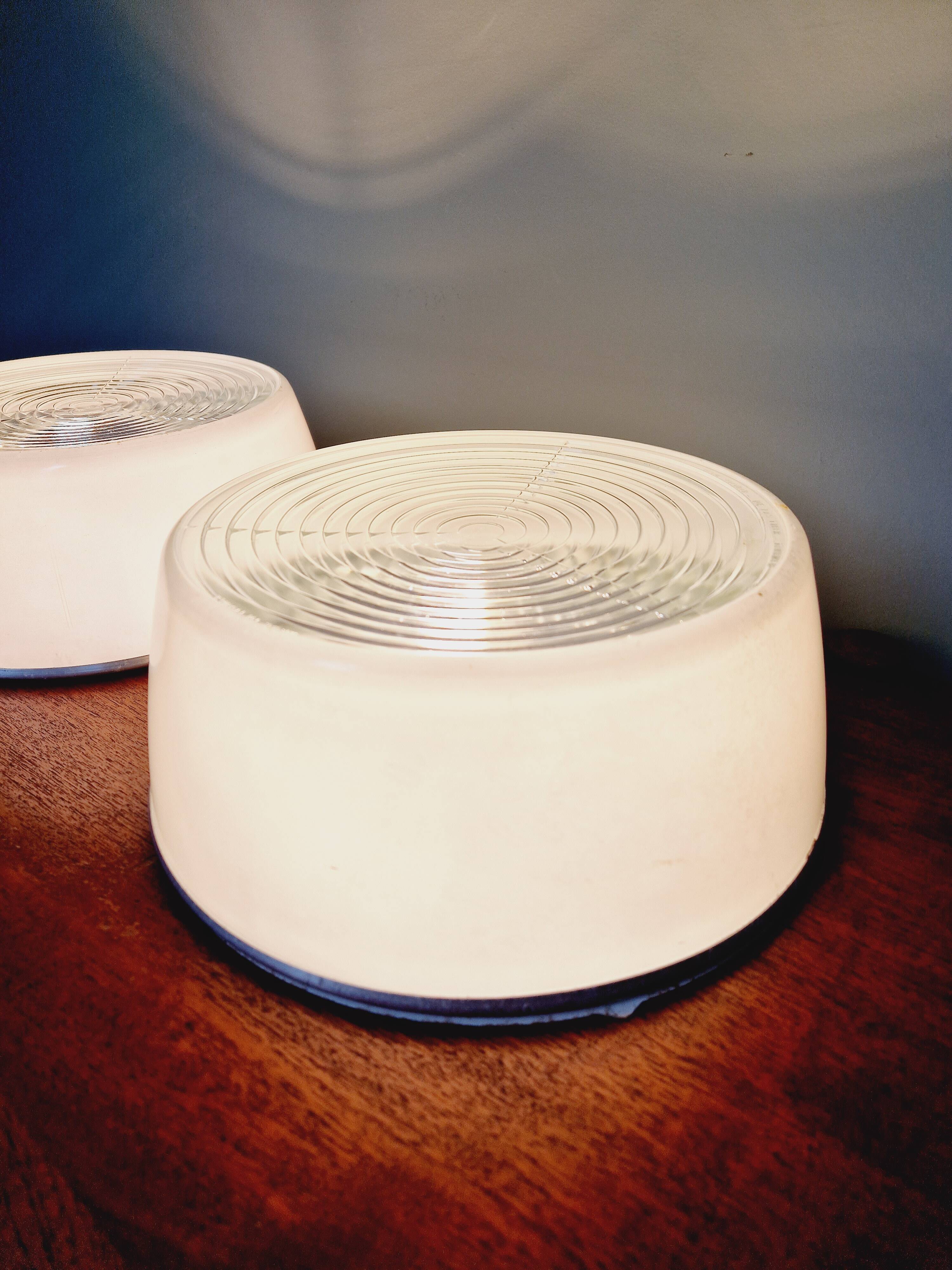 Plafonnier industriel Holophane en verre opaline blanc et transparent (7 disponibles)