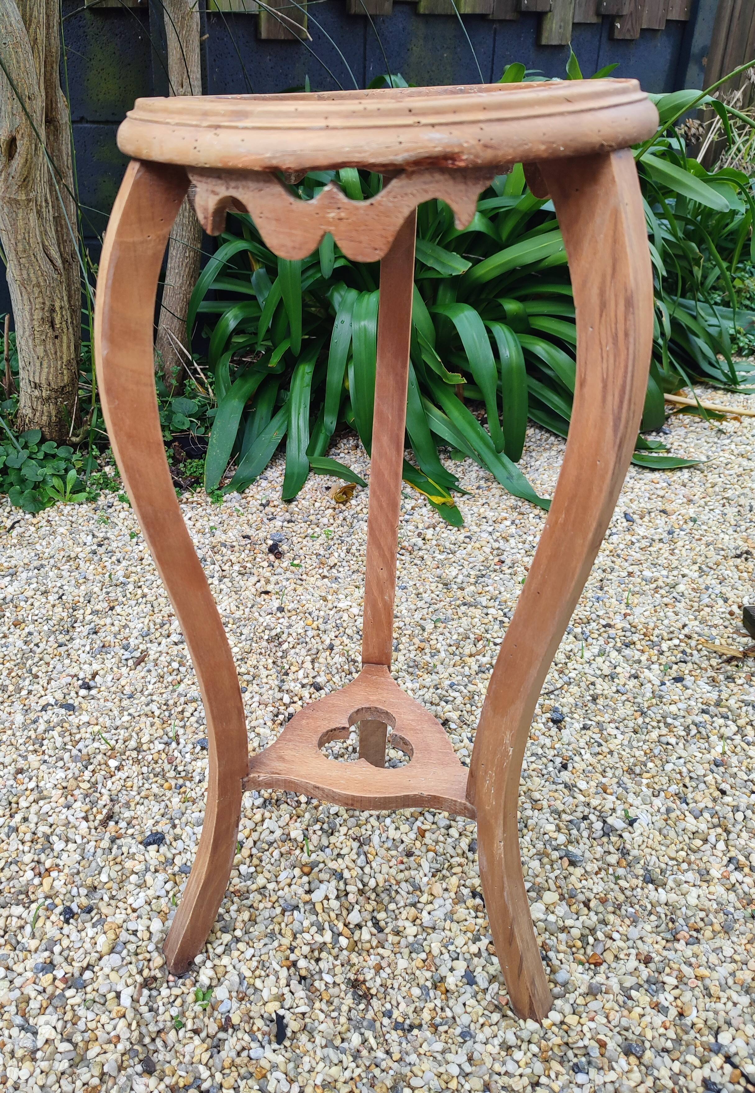 Antique Louis XV style stool in wood and marble.