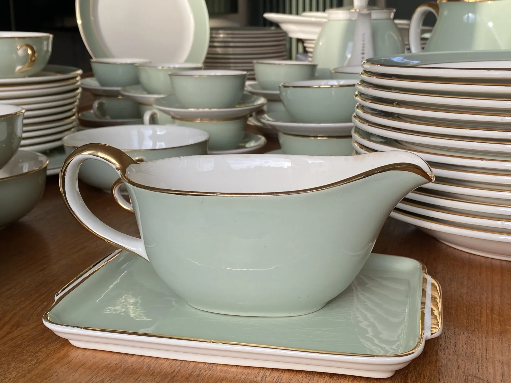 Villeroy & Boch table service in celadon green and ivory - 102 pieces