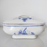 Plat avec couvercle en porcelaine décor fleurs bleues