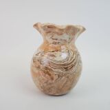 Vase rond à col corolle en terre mêlée ocre