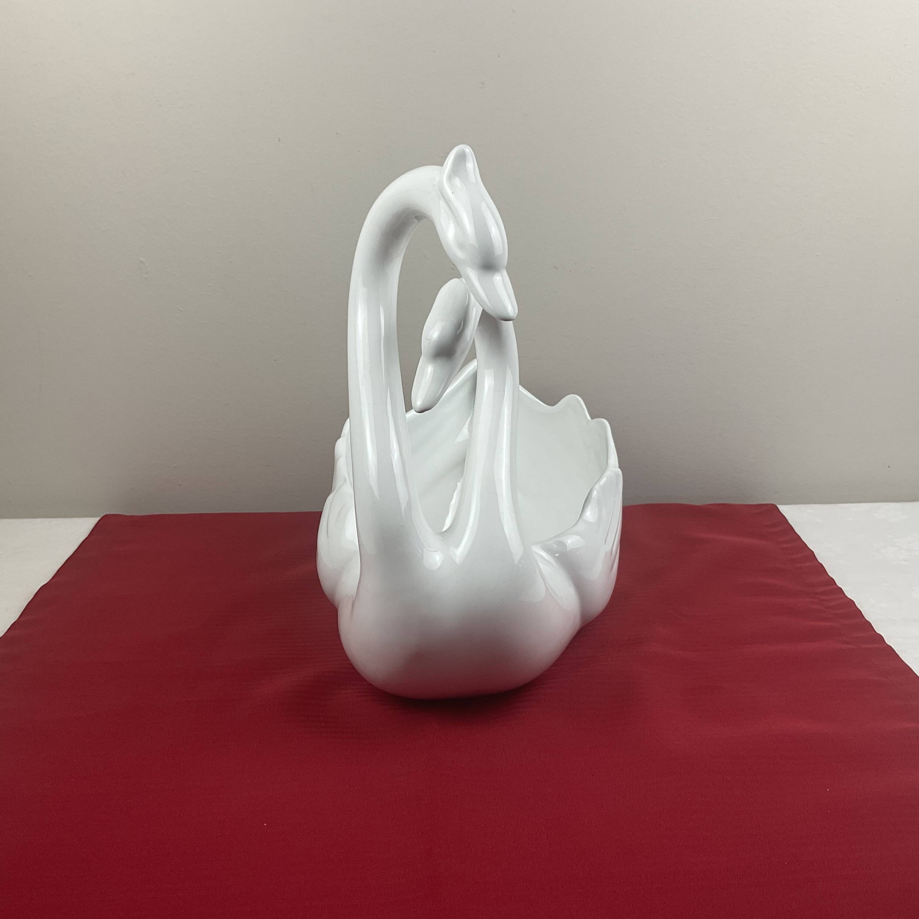 Large flowerpot couple of swans
