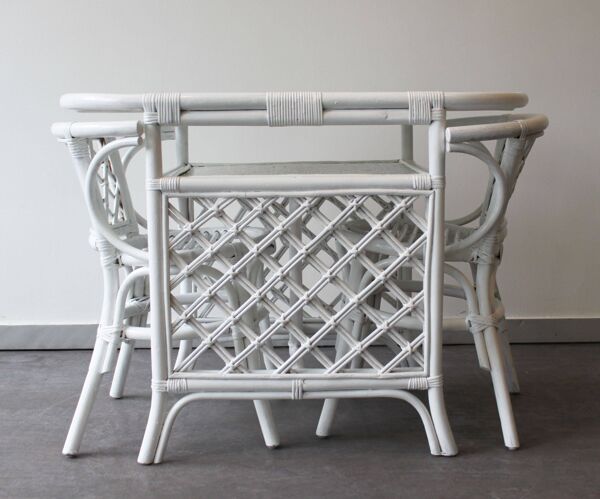 Ensemble table et chaises en rotin blanc
