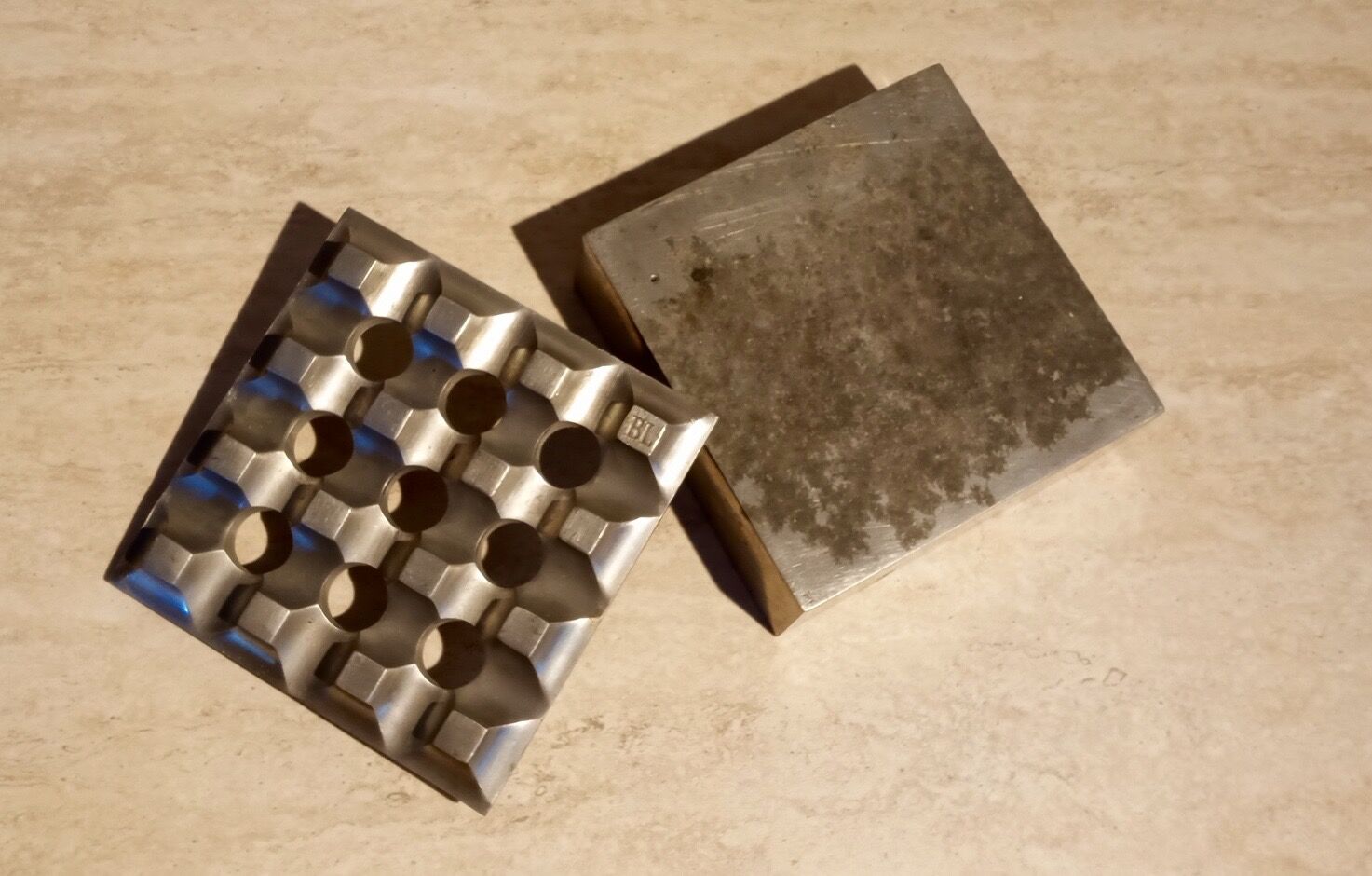 Cendrier ultima backstrom & ljungberg en aluminium