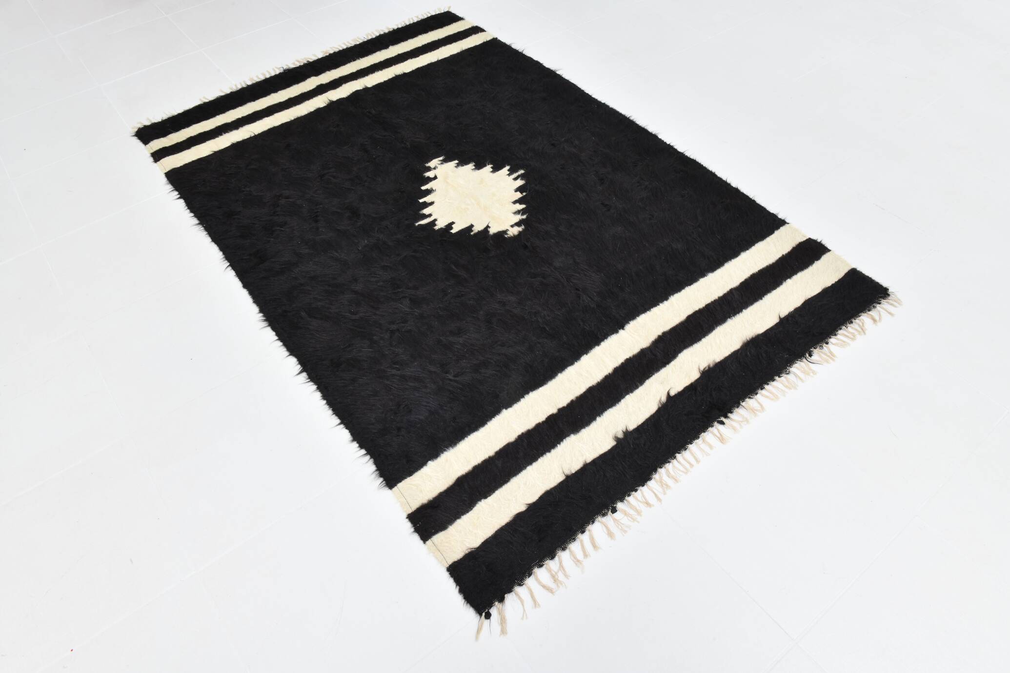 4x7 Cream & Black Angora Kilim Rug, 135x206Cm