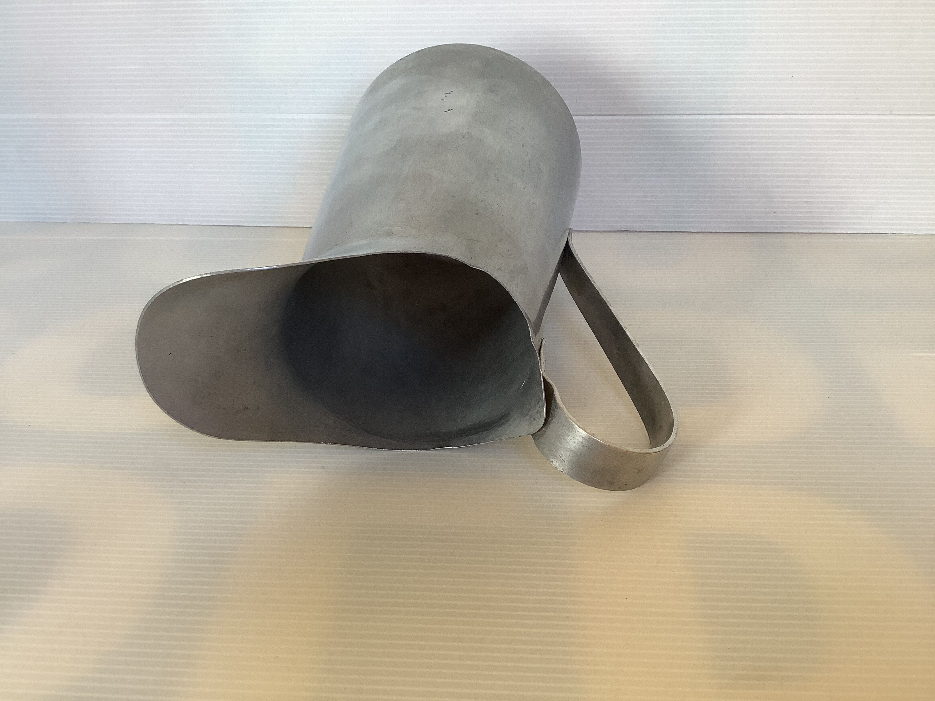 Ancien pichet aluminium tournus unis France