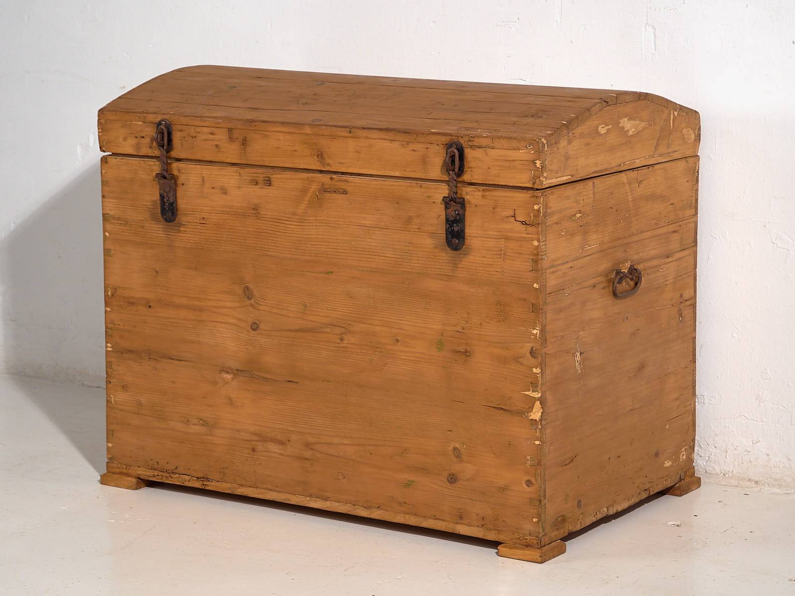 Antique solid wood chest (c.1920)