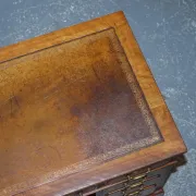 Antique Pedestal Desk by Edwardian Maple & Co, 1890
