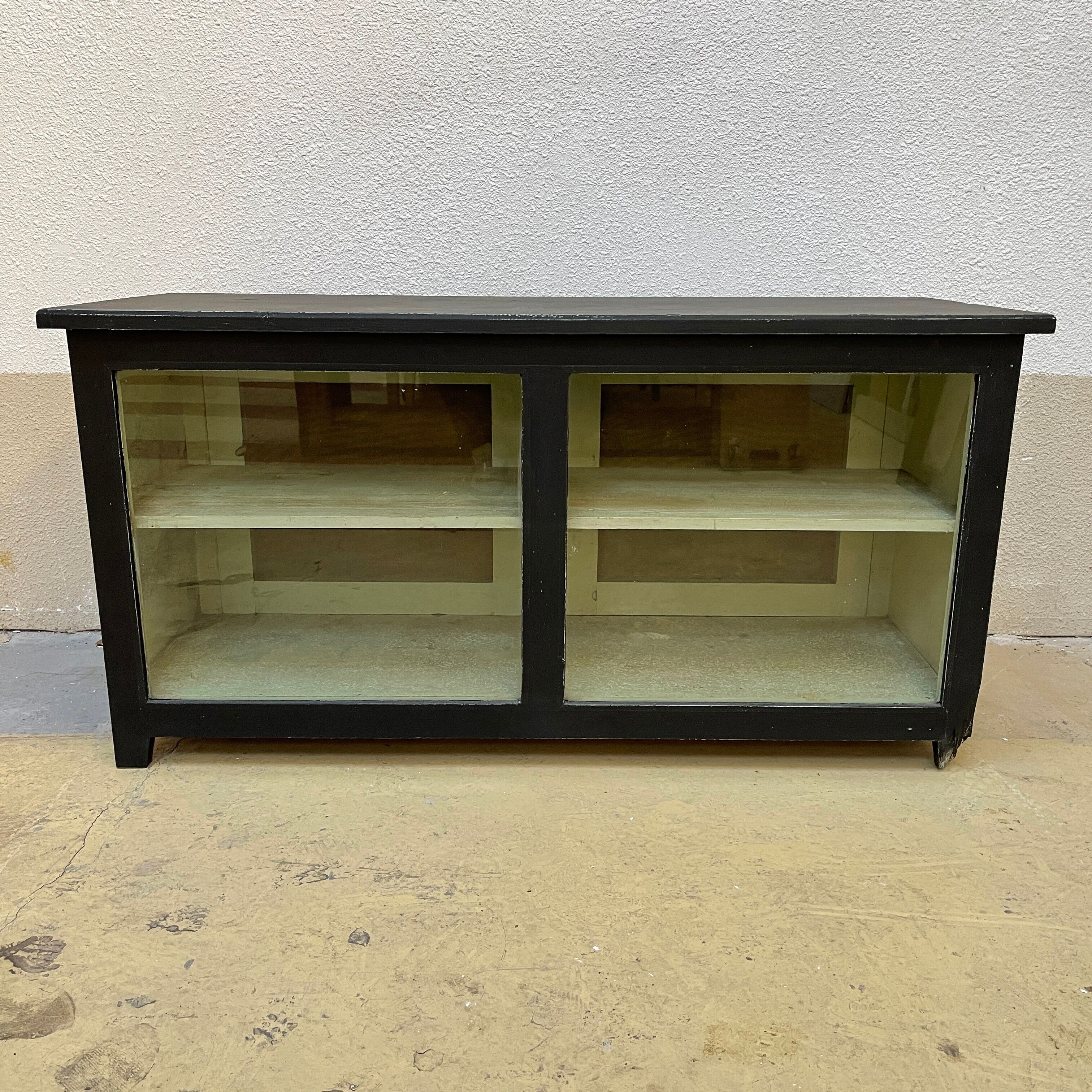 Commercial display cabinet