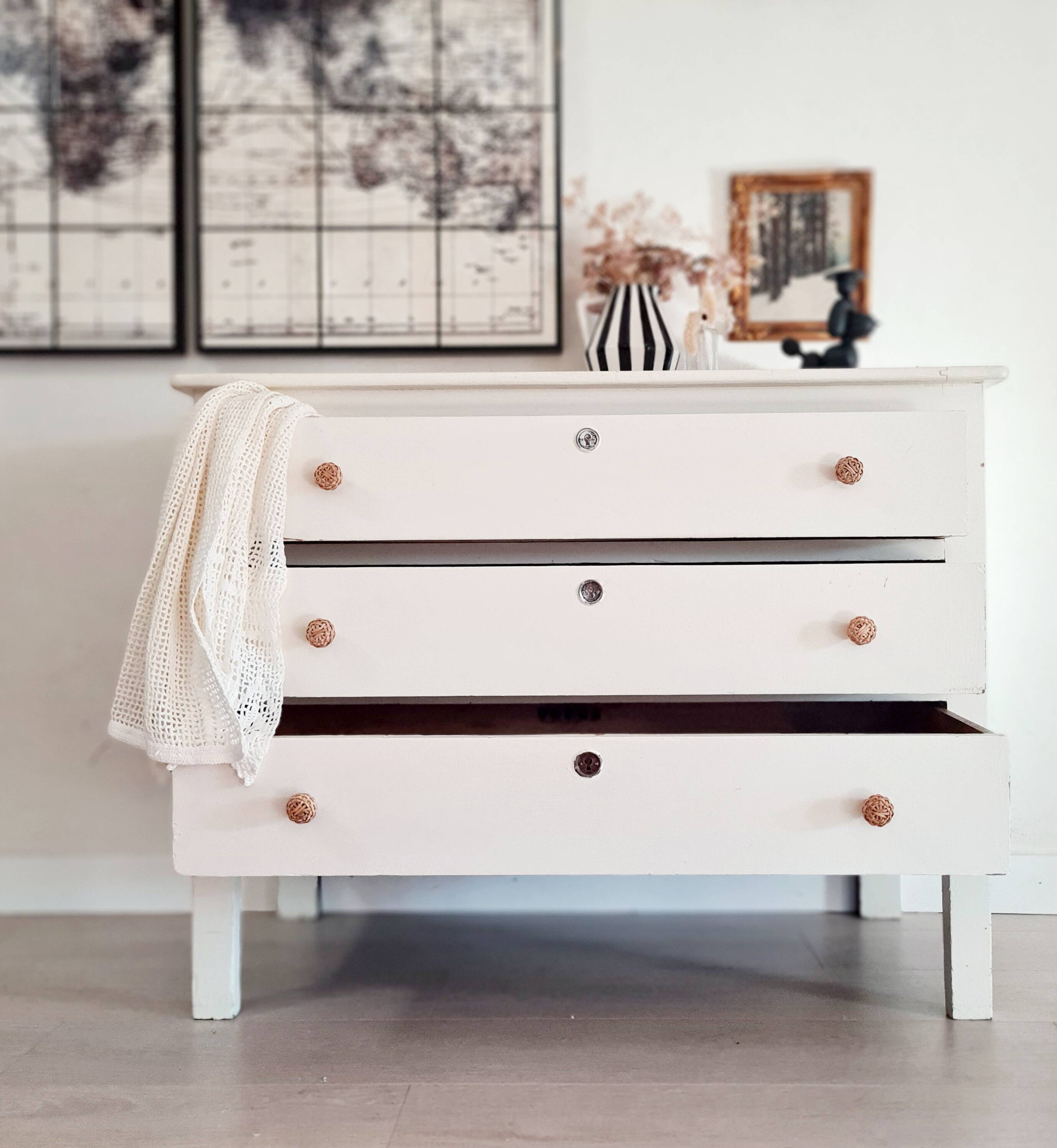 Old white wooden chest of drawers