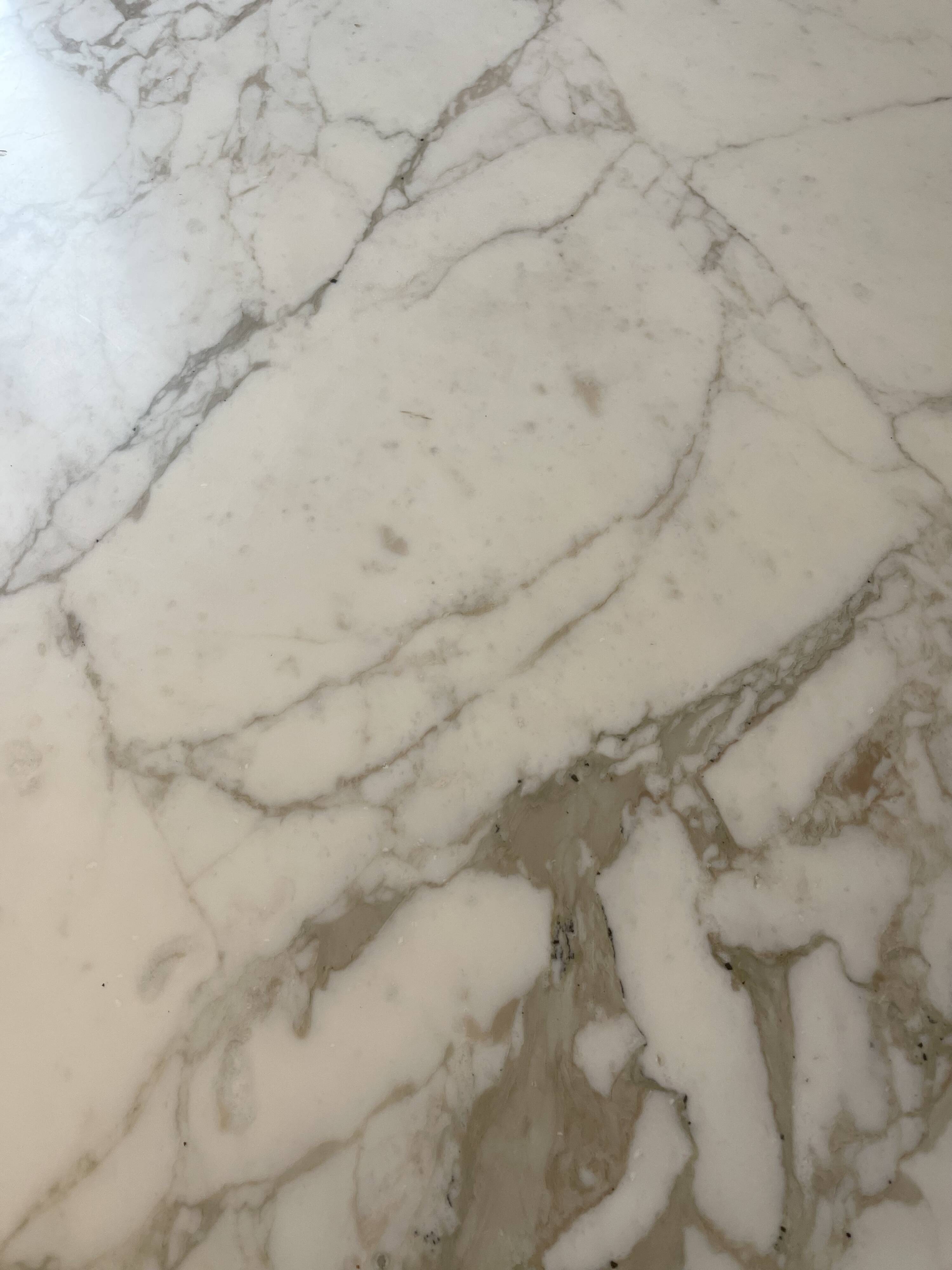 Saarinen marble table 120 cm - 50th anniversary