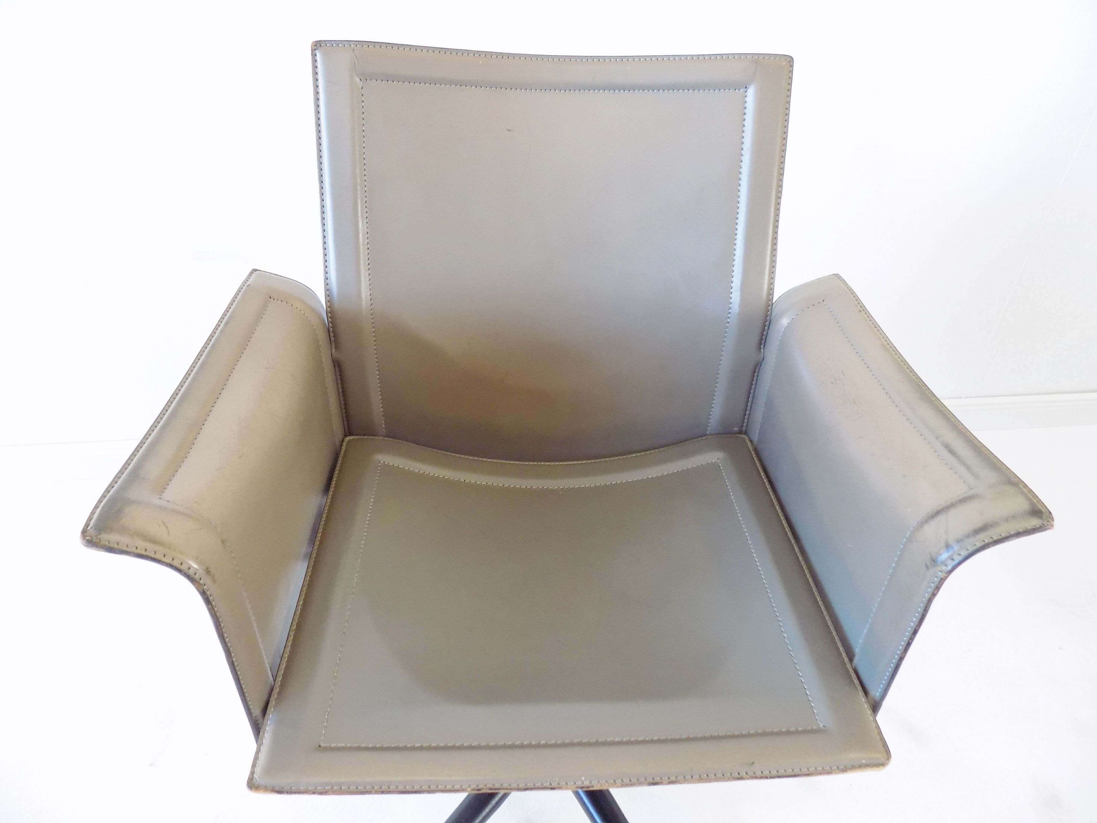 Matteo Grassi Korium leather office chair by Tito Agnoli