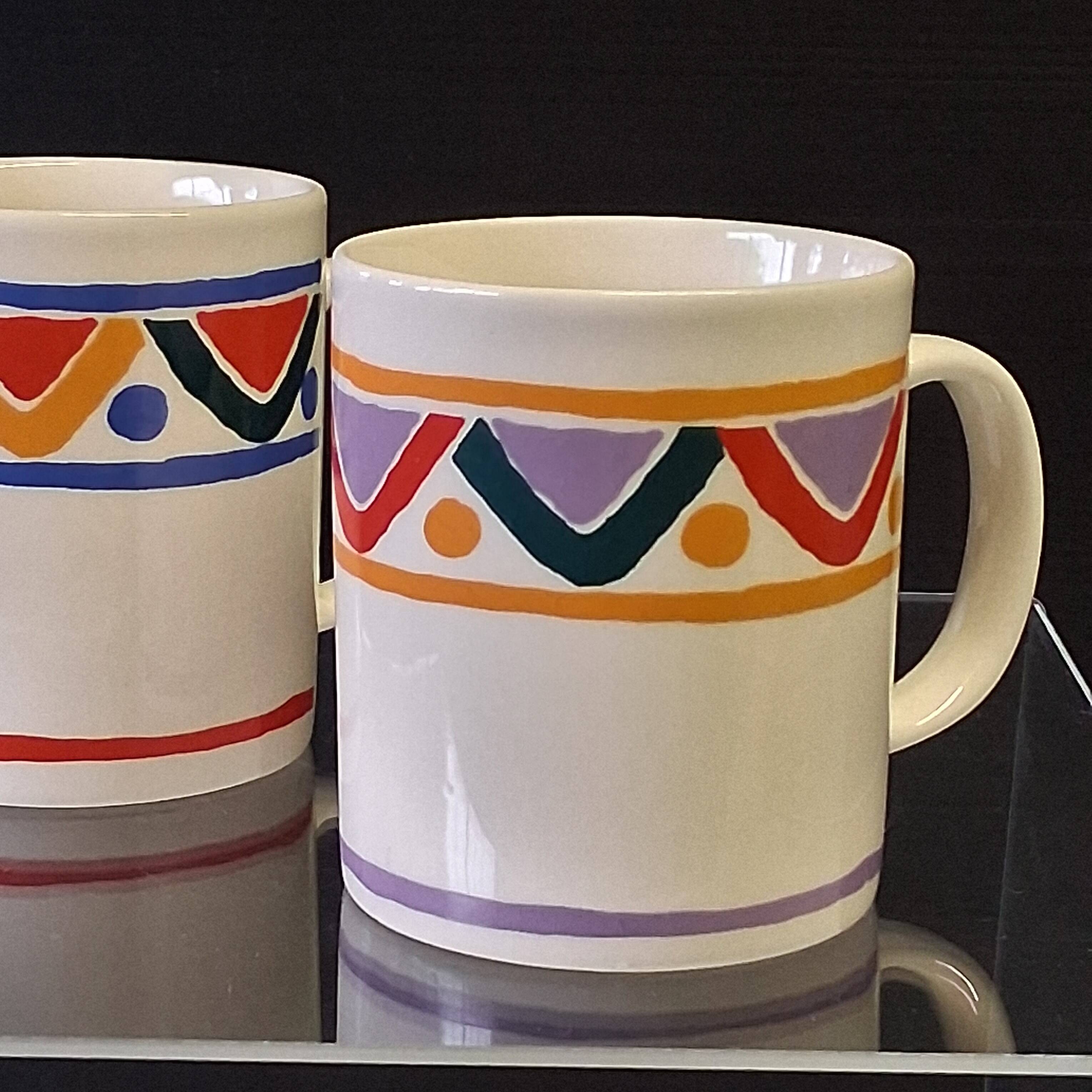 Set of 2 vintage Mobil advertising mugs in very good condition.