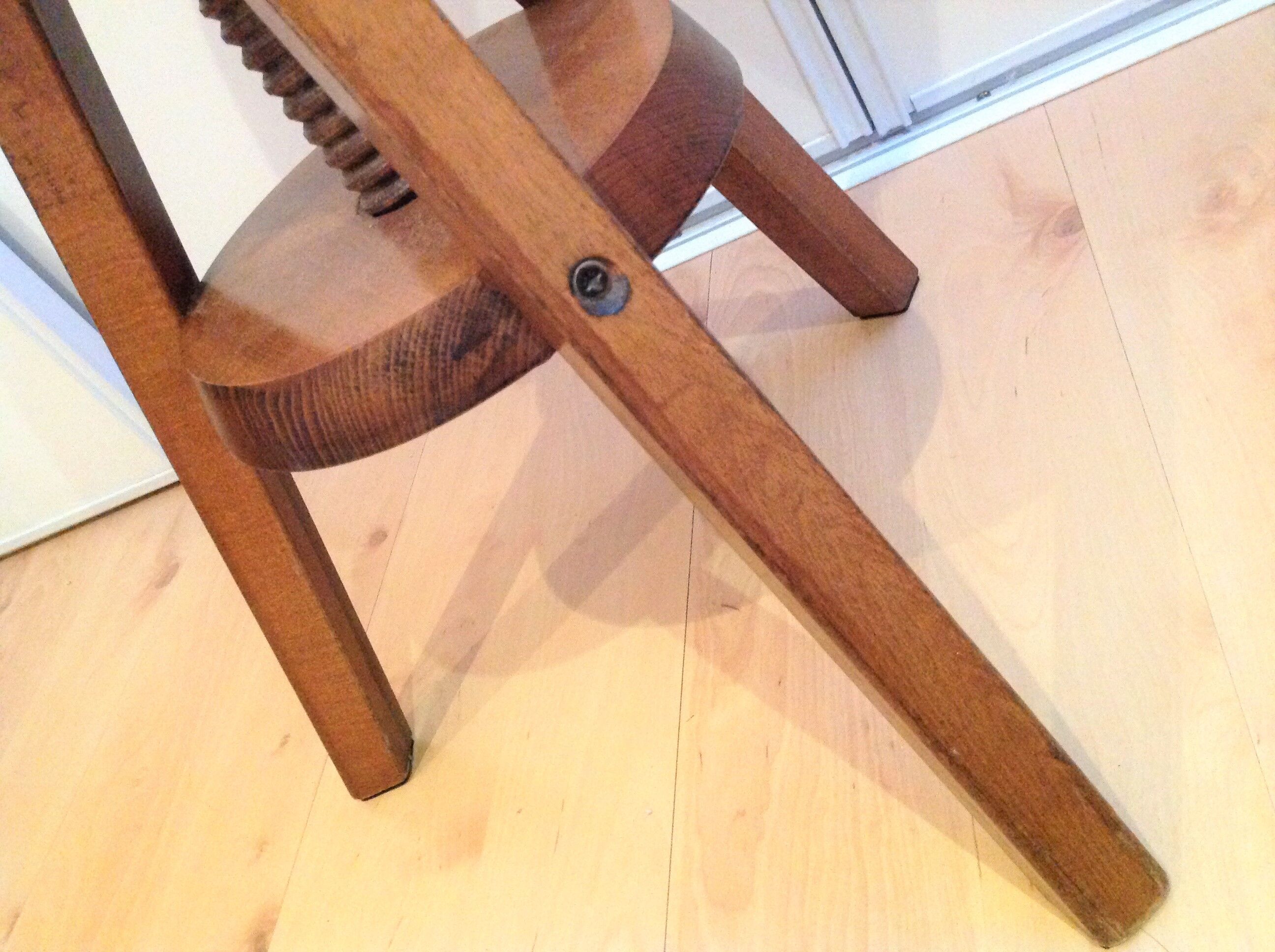 Wooden tripod stool / vintage 60s-70s